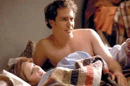Penny (Drew Barrymore, l.) h&auml;tte ihn auch als Mr. Niemand genommen und das erste Mal in seinem Leben gibt es so etwas wie Hoffnung f&uuml;r den angehenden Fernsehproduzenten Chuck (Sam Rockwell, r.) auf eine ganz normale Liebe. Doch dann bekommt er ein Angebot, als Regierungskiller t&auml;tig zu werden ...