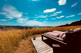 Das Schwarzwaldbett bei Buchenbach verspricht einen rundum-Panoramablick bis zum Feldberg und den Vogesen. Romantische Sonnenunterg&auml;nge inklusive.