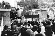Am 4. November 1979 st&uuml;rmten iranische Revolution&auml;re die US-Botschaft in Teheran und nahmen B&uuml;rger als Geiseln.