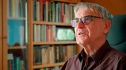 Gemeinsam mit dem Science-Fiction-Autor Karlheinz Steinm&uuml;ller begibt sich R&auml;uber auf die Suche nach einem Liedtext f&uuml;r sein neues Musikst&uuml;ck &uuml;ber den Klang von Zukunft.