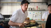 Aus Geldnot jobbt Fabian im Burgerladen - und entdeckt G&auml;ste, die er lieber nicht bedienen w&uuml;rde