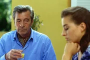 V&auml;terliche Sorgen macht sich Berthold Sanwaldt (G&uuml;nter Mack). Aber Sylvie (Julia Dahmen) bleibt verschwiegen.