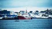 Ein Schiff in rauer See. Ein Schiff in rauer See.