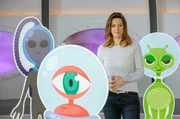 Anja Reschke geht der Frage nach, ob es außer uns auch andere Zivilisationen in unserem Universum gibt und woran es liegen könnte, dass es so schwer ist, in Kontakt zu treten – bei „Wissen vor acht - Zukunft“. Anja Reschke geht der Frage nach, ob es außer uns auch andere Zivilisationen in unserem Universum gibt und woran es liegen könnte, dass es so schwer ist, in Kontakt zu treten – bei „Wissen vor acht - Zukunft“.
