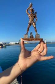 Der Koloss von Rhodos, eines der sieben Weltwunder auf unserer Erde.