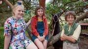 Will sich Lottas Papa scheiden lassen? Lotta (Meggy Hussong, M.) bekommt aufmunternden Zuspruch von Cheyenne (Yola Streese, l.) und Paul (Levi Kazmaier, r.).