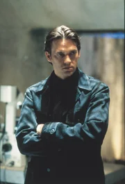 Ex-Agent Jean Ambrose (Dougray Scott) hat ein t&ouml;dliches Virus erbeutet, dass er auf die Menschheit loslassen will, um Profit zu machen.