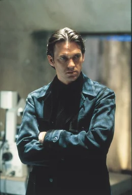 Ex-Agent Jean Ambrose (Dougray Scott) hat ein t&ouml;dliches Virus erbeutet, dass er auf die Menschheit loslassen will, um Profit zu machen.