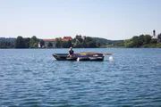 Limnologin Maria Stockenreiter in einem Ruderboot auf dem Seeoner See. Limnologin Maria Stockenreiter in einem Ruderboot auf dem Seeoner See.