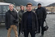 Angekommen in Kaschmir, muss Ethan (Tom Cruise, 2.v.r.) die Z&uuml;ndung der Atombomben verhindern. Benji Dunn (Simon Pegg, l.), Ilsa Faust (Rebecca Ferguson, 2.v.l.) und Luther Stickell (Ving Rhames, r.) stehen ihm als Team unterst&uuml;tzend zur Seite.