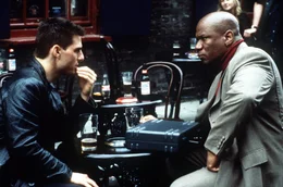 Ethan Hunt (Tom Cruise, l.) will um jeden Preis den Namen des Verr&auml;ters herausfinden. Gl&uuml;cklicherweise kann er den Ex-Agenten Luther Stickell (Ving Rhames, r.) f&uuml;r dieses schier unm&ouml;gliche Vorhaben gewinnen ...