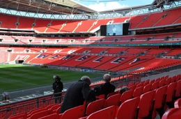 Franz Beckenbauer im Wembley-Stadion, London. Erinnerungen an die Fu&szlig;ball-Weltmeisterschaft 1966.
