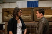 Gonzalo (Diego Luna, l.) macht Chris (Mark Wahlberg, r.) ein Angebot, dass er nur schwer ablehnen kann ...