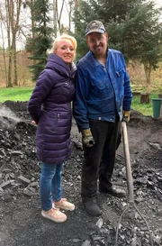 Anna Lena Dörr bei Köhler Marcus Waldinger. Anna Lena Dörr bei Köhler Marcus Waldinger.