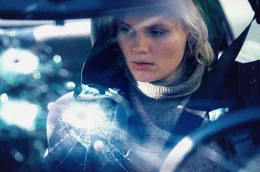Maren (Rosalie Thomass) hat sehr viel Geld gefunden. Dass sie es behalten will, bringt sie in ernsthafte Schwierigkeiten.