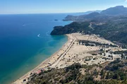 Tsampika Beach an der Ostk&uuml;ste von Rhodos, Sand, Meer und Sonne satt.