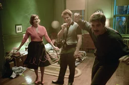 Noch ahnen Chuck (Sam Rockwell, M.) und Penny (Drew Barrymore, l.) nicht, dass Jim Byrd (George Clooney, r.) einen Killer sucht ...