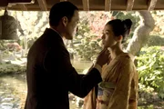 Der "Direktor" (Ken Watanabe) ist von der sch&ouml;nen Sayuri (Ziyi Zhang) fasziniert.