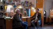 Der Leipziger Kabarettist Tom Pauls (li.) bringt Räuber (re.) die Gemütlichkeit der sächsischen Sprachmelodie näher. Der Leipziger Kabarettist Tom Pauls (li.) bringt Räuber (re.) die Gemütlichkeit der sächsischen Sprachmelodie näher.