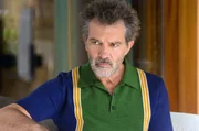 Nach dem Erfolg des neuen Theaterst&uuml;ckes und der unerwarteten Begegnung mit einem wichtigen Menschen aus seiner Vergangenheit kann Salvador (Antonio Banderas) sich langsam wieder aufraffen.