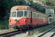 Der Tunnel beginnt direkt hinter dem Bahnhof von Ajaccio. Auch hier stehen ausgemusterte Triebwagen.