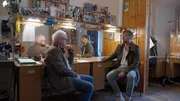 Der Leipziger Kabarettist Tom Pauls (li.) bringt R&auml;uber (re.) die Gem&uuml;tlichkeit der s&auml;chsischen Sprachmelodie n&auml;her.