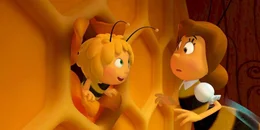 Mit Maja lernt Fr&auml;ulein Kassandra gerade ein ganz besonderes Bienchen kennen.