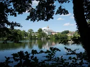 Kloster H&ouml;glw&ouml;rth am H&ouml;glw&ouml;rther See.