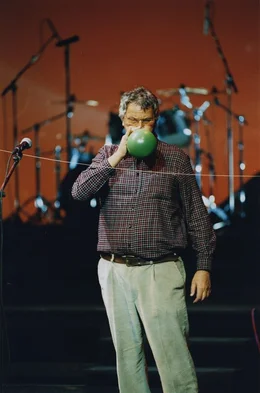 Ein vorweihnachtlicher Abend aus dem Burgtheater in Wien 2001 unter anderem mit Gerhard Polt.