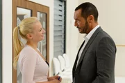 Isabelle (Ania Niedieck) bekommt von Richard (Silvan-Pierre Leirich) klare Grenzen aufgezeigt. Isabelle (Ania Niedieck) bekommt von Richard (Silvan-Pierre Leirich) klare Grenzen aufgezeigt.