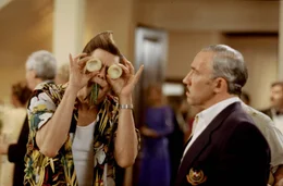 Ace Ventura (Jim Carrey, l.), Burton Quinn (Bob Gunton)