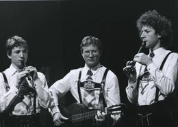 Die "Biem&ouml;sl Blasn" bei dem Theaterprojekt "M&uuml;nchen Leuchtet" 1984 in den M&uuml;nchner Kammerspielen.