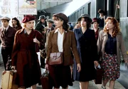 Louise Desfontaines (Sophie Marceau, Mitte) f&uuml;hrt gemeinsam mit Jeanne Faussier (Julie Depardieu, re.), Maria Luzzato (Maya Sansa, 2. v. re.) und Suzy Desprez (Marie Gillain) einen gef&auml;hrlichen Geheimauftrag durch.