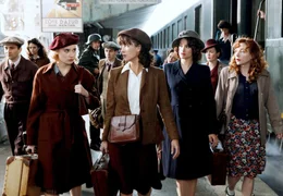 Louise Desfontaines (Sophie Marceau, Mitte) f&uuml;hrt gemeinsam mit Jeanne Faussier (Julie Depardieu, re.), Maria Luzzato (Maya Sansa, 2. v. re.) und Suzy Desprez (Marie Gillain) einen gef&auml;hrlichen Geheimauftrag durch.
