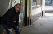 Taxifahrer Lachie Nevin (Gavin Mitchell) haut ab, als die Polizei ihn befragen will. Taxifahrer Lachie Nevin (Gavin Mitchell) haut ab, als die Polizei ihn befragen will.