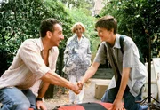 Markus (Heio von Stetten) freundet sich mit Susannes Sohn Tobias (Ivan Spirandelli) an, sehr zur Freude seiner Vermieterin Maria (Rosemarie Fendel).