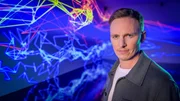 Jochen Breyer f&uuml;hrt durch die Dokumentation und reist f&uuml;r seine Recherchen bis in die USA.