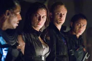 L-R: Leland (Eddie Rouse), Nadia (Antje Traue), Bower (Ben Foster) und Manh (Cung Le)