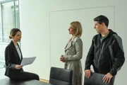 In der Anwaltskanzlei haben Martina Seiffert (Astrid M. F&uuml;nderich, M.) und Rico Sander (Benjamin Strecker, r.) auf dem Rechner der Toten eine K&uuml;ndigung gefunden, die in Katharina Schwartz&lsquo; (Katrin B&uuml;hring, l.) Namen verfasst wurde. Wollte das Opfer sie aus der Firma dr&auml;ngen?