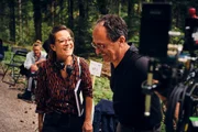 Regisseurin Tina Ebelt und Kameramann Stefan Sommer bei den Dreharbeiten im Schwarzwald.