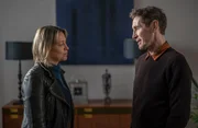 Annika Strandhed (Nicola Walker) lernt Jake Strathearn (Paul McGann) kennen, den Psychiater ihrer Tochter. Annika Strandhed (Nicola Walker) lernt Jake Strathearn (Paul McGann) kennen, den Psychiater ihrer Tochter.