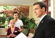 ARD STURM DER LIEBE FOLGE 1355, am Donnerstag (18.08.11) um 15:10 Uhr im ERSTEN. Die Stimmung zwischen den Heinemanns (Judith Hildebrandt, l., und Florian Stadler, M.) und Xaver (Jan van Weyde, r.) ist nach der Pleite mit der Steuers&uuml;nder-CD angespannt.