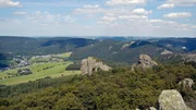 Der Aufstieg auf die Bruchhauser Steine nahe Olsberg ist eine Herausforderung f&uuml;r die Mountainbiker.