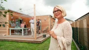 Anja Nicolaisen vor ihrem neuen Modulhaus.