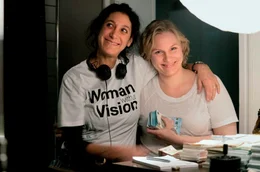 Arbeitsfoto: Regisseurin Emily Atef und Hauptdarstellerin Rosalie Thomass am Set.