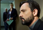 Staatsanwältin Nike (Anna Schudt) befragt Pfarrer Lukas (Harald Schrott), der wegen Unterschlagung in Untersuchungshaft sitzt. Staatsanwältin Nike (Anna Schudt) befragt Pfarrer Lukas (Harald Schrott), der wegen Unterschlagung in Untersuchungshaft sitzt.