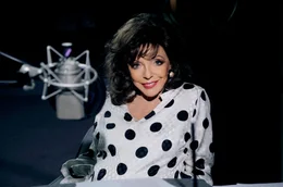 Joan Collins im Londoner Aufnahmestudio bei den Dreharbeiten.
