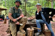 Justin Kay (li.) von der "Bushcraft Family" und Danny Morgenstern.