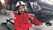 Britta fliegt in Schleswig-Holstein Rettungseins&auml;tze mit dem Helikopter. Zu ihren anstrengenden Eins&auml;tzen, die nicht immer gut ausgehen, kommen lange Schichten und ein Camper als Rastst&auml;tte.