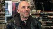 Rocco (Foto) hat schon viele Schicksalsschläge verkraften müssen. Er lebt von Hartz IV und bessert sein Einkommen ein wenig durch Flaschensammeln auf. Doch jetzt bekommt er die Chance auf einen Job in einem Plattenladen. Rocco (Foto) hat schon viele Schicksalsschläge verkraften müssen. Er lebt von Hartz IV und bessert sein Einkommen ein wenig durch Flaschensammeln auf. Doch jetzt bekommt er die Chance auf einen Job in einem Plattenladen.